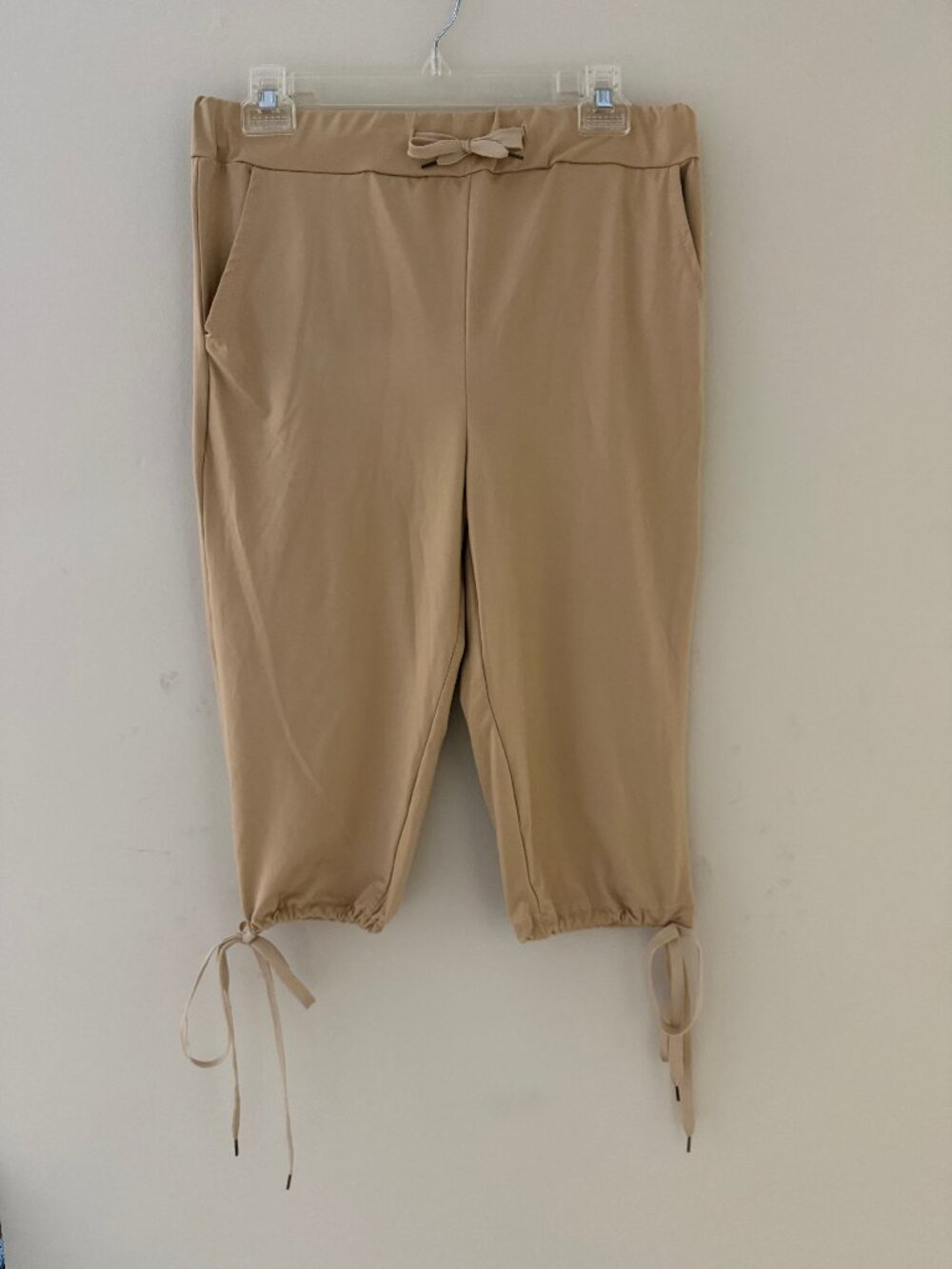 BRAND NEW TEMU OR SHEIN CAPRI PANTS WITH BOTTOM DRAWSTRINGS - TAN - L